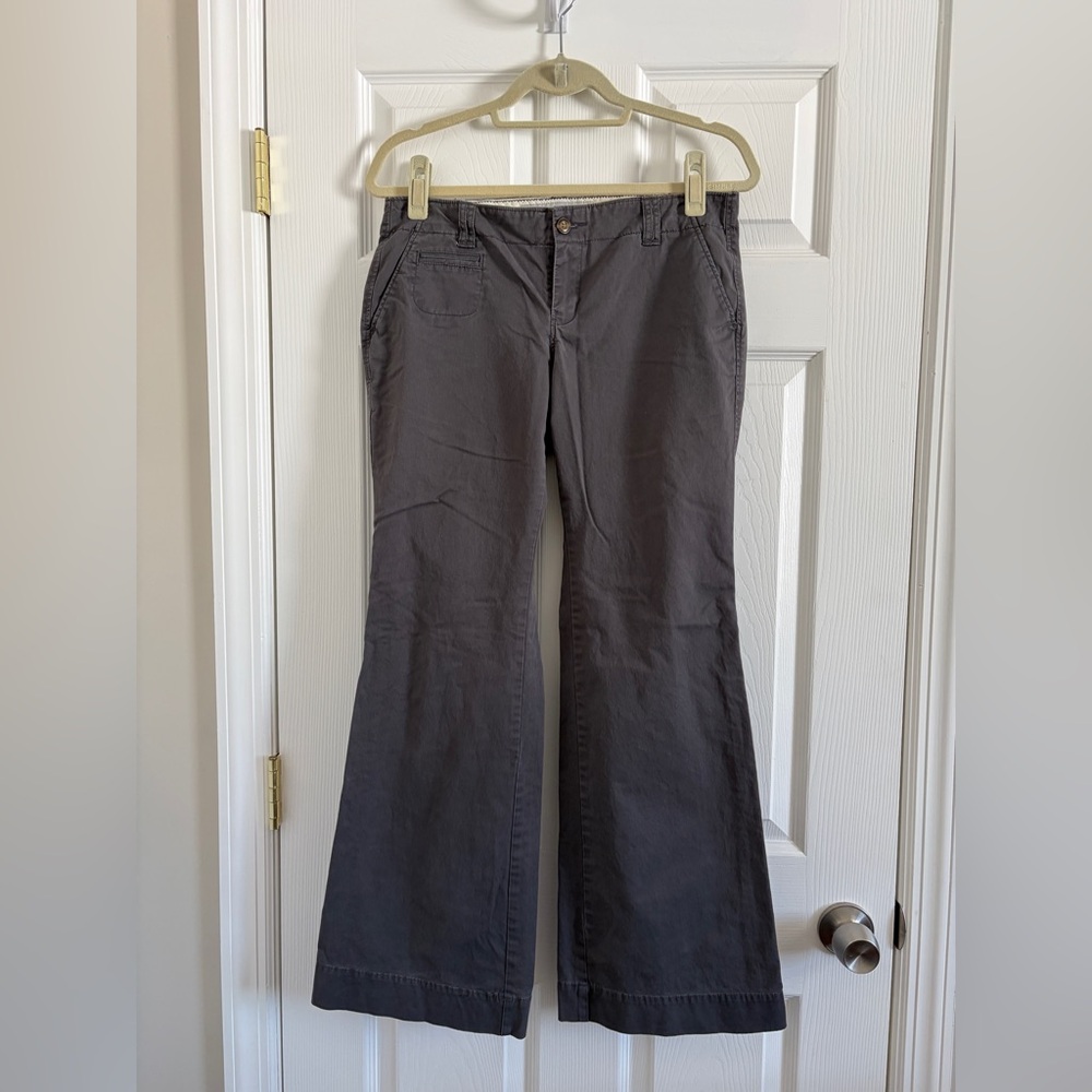 Old Navy Women's Charcoal Flare Jeans - Picture 2 of 8